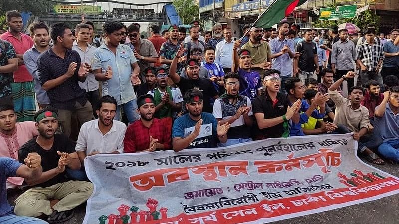 Demonstrators on 8 July 2024 block Farmgate intersection in Dhaka seeking reinstatement of government circular that was issued cancelling quota system in 2018